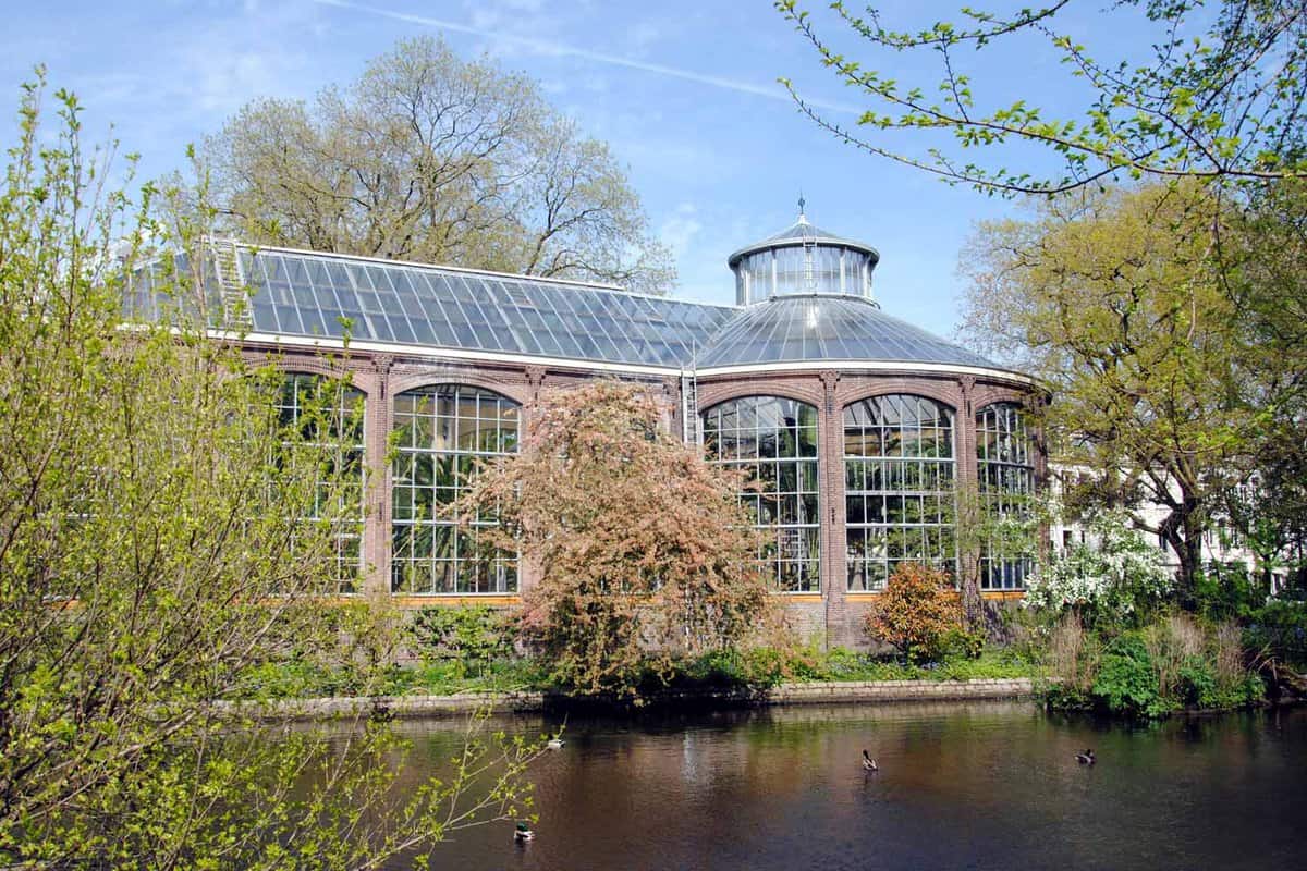 Exterior view of the Hortus Botanicus and a lake in the front