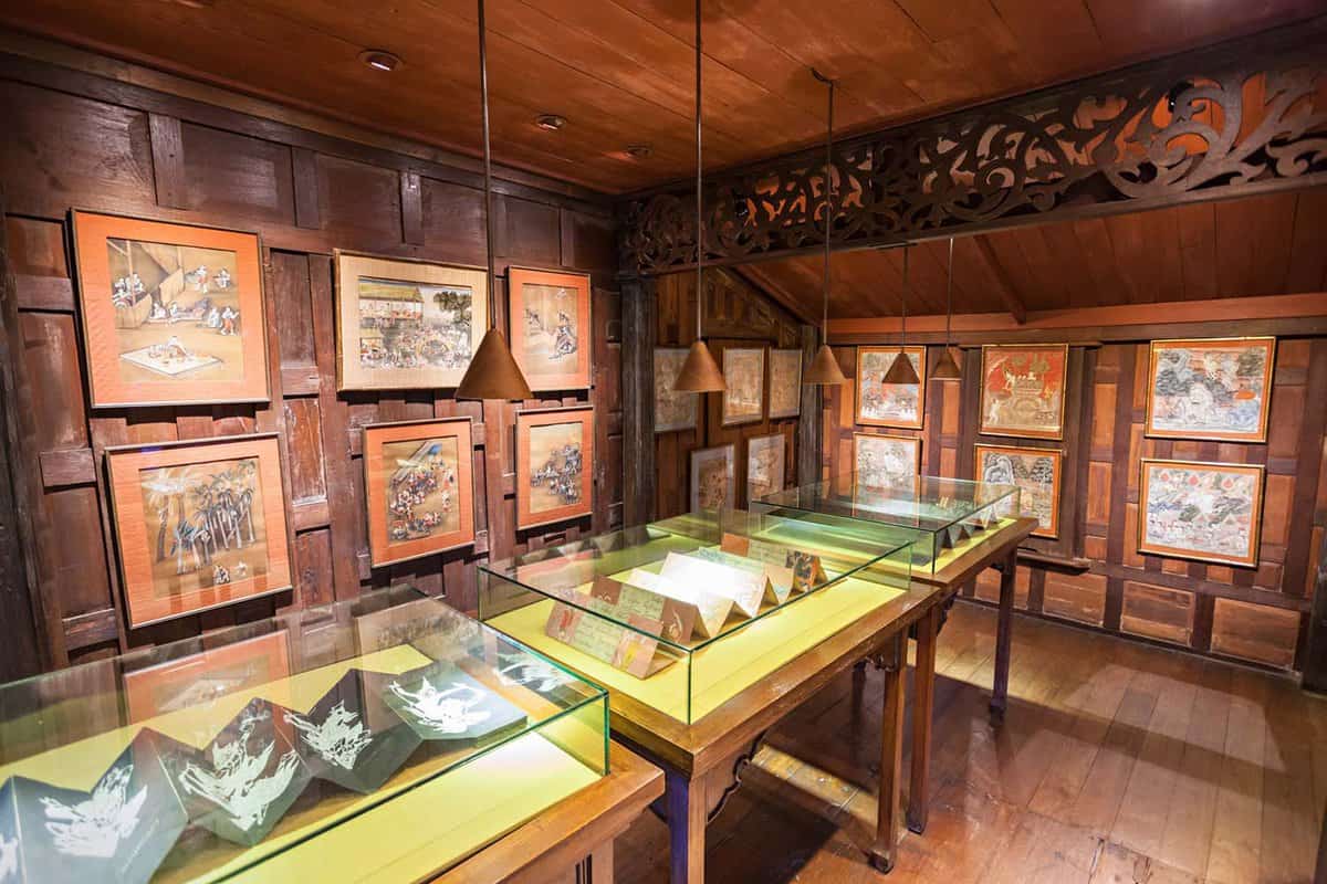 Display cabinets in the house