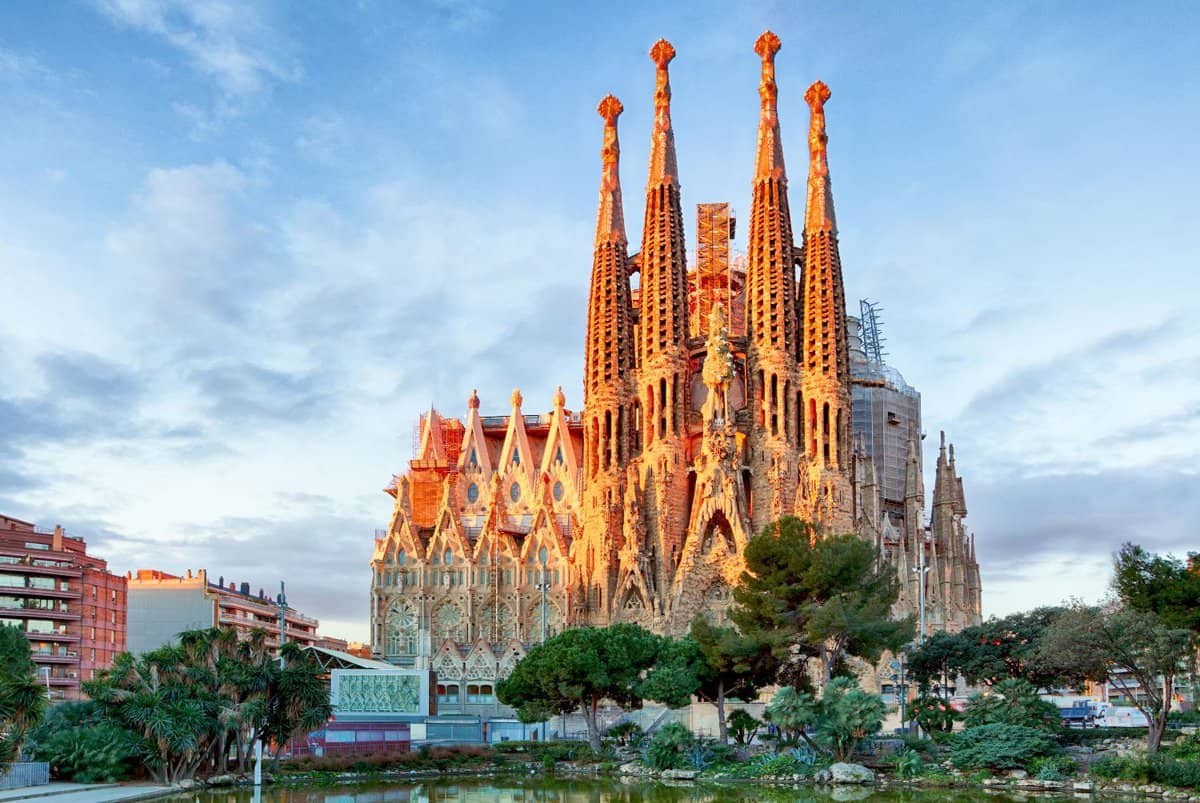 Front and complete view of the La Sagrada Familia