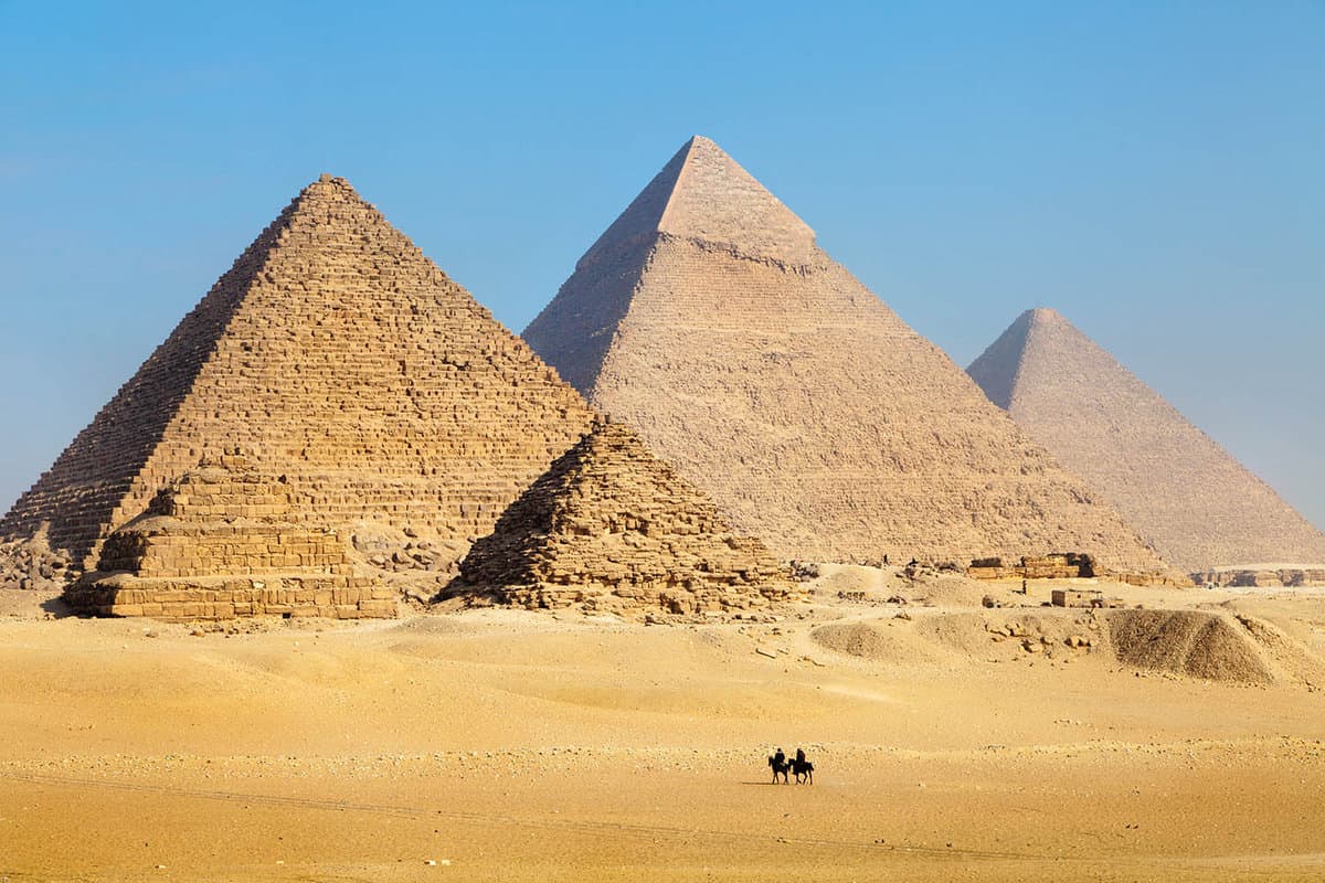 Landscape of the Giza Plateau, showing 3 large pyramids and 3 smaller ones infront