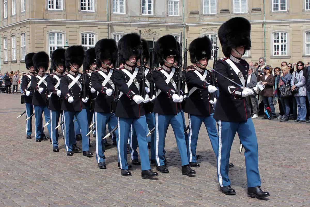 Royal guards at Amalienborg Slot in Copenhagen. This palace is the home of the Danish royal family and a top tourist attraction
