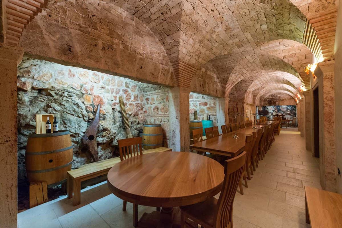 The wine boutique Tomic is the tasting venue located in the renovated wine cellar of the family house in the old town centre of Jelsa on the island of Hvar.
