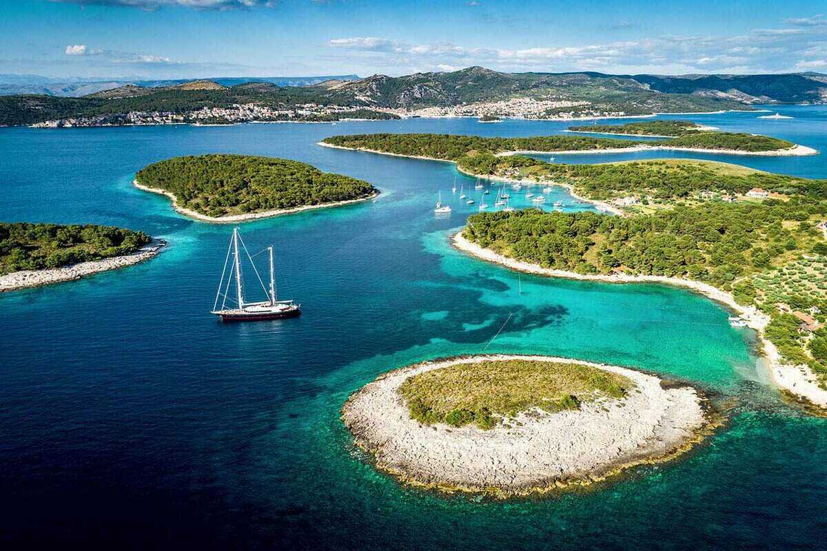 sailing boat in Dalmatian Islands