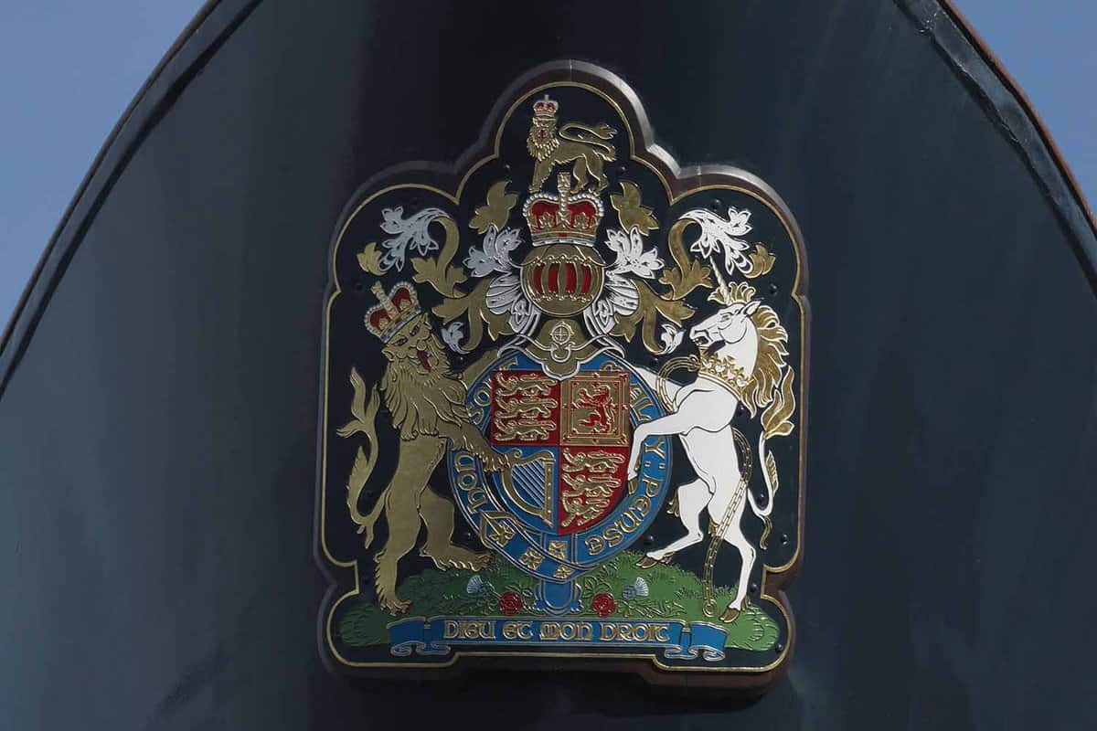 royal yacht britannia crest