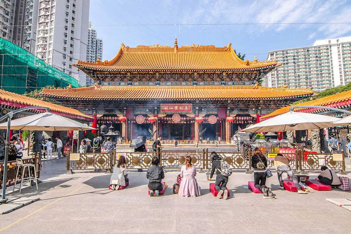 Wong Tai Sin, a temple where people are praying