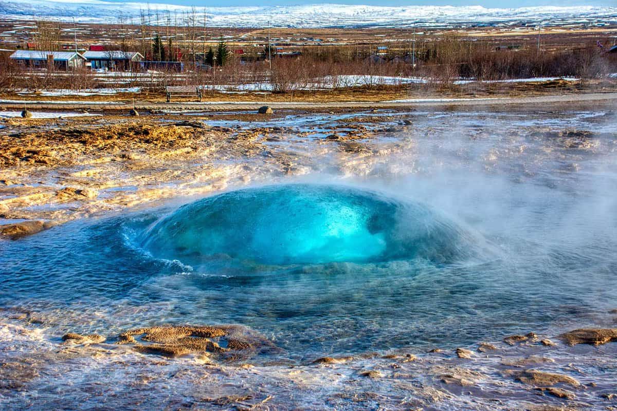 Geysir blue bubble forming before an eruption