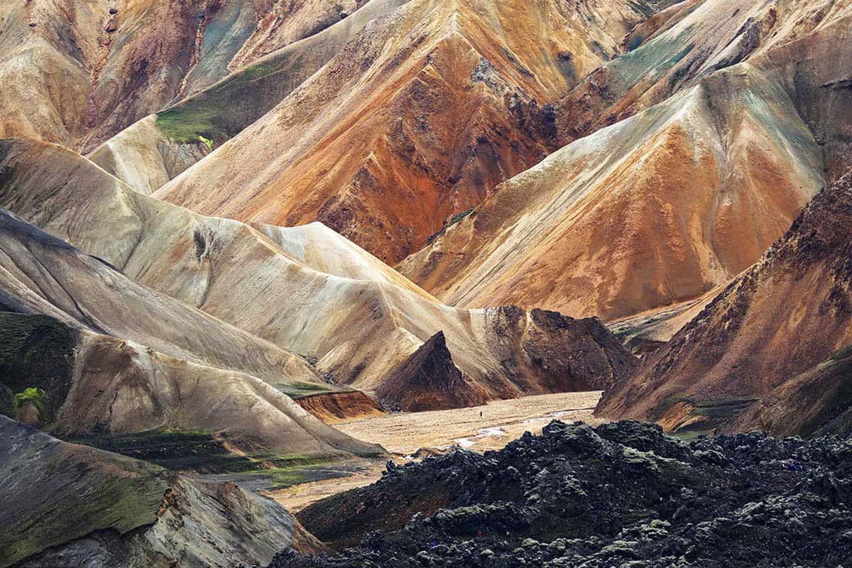 Dramatic colourful hills and mountains in Landmannalaugar National Park
