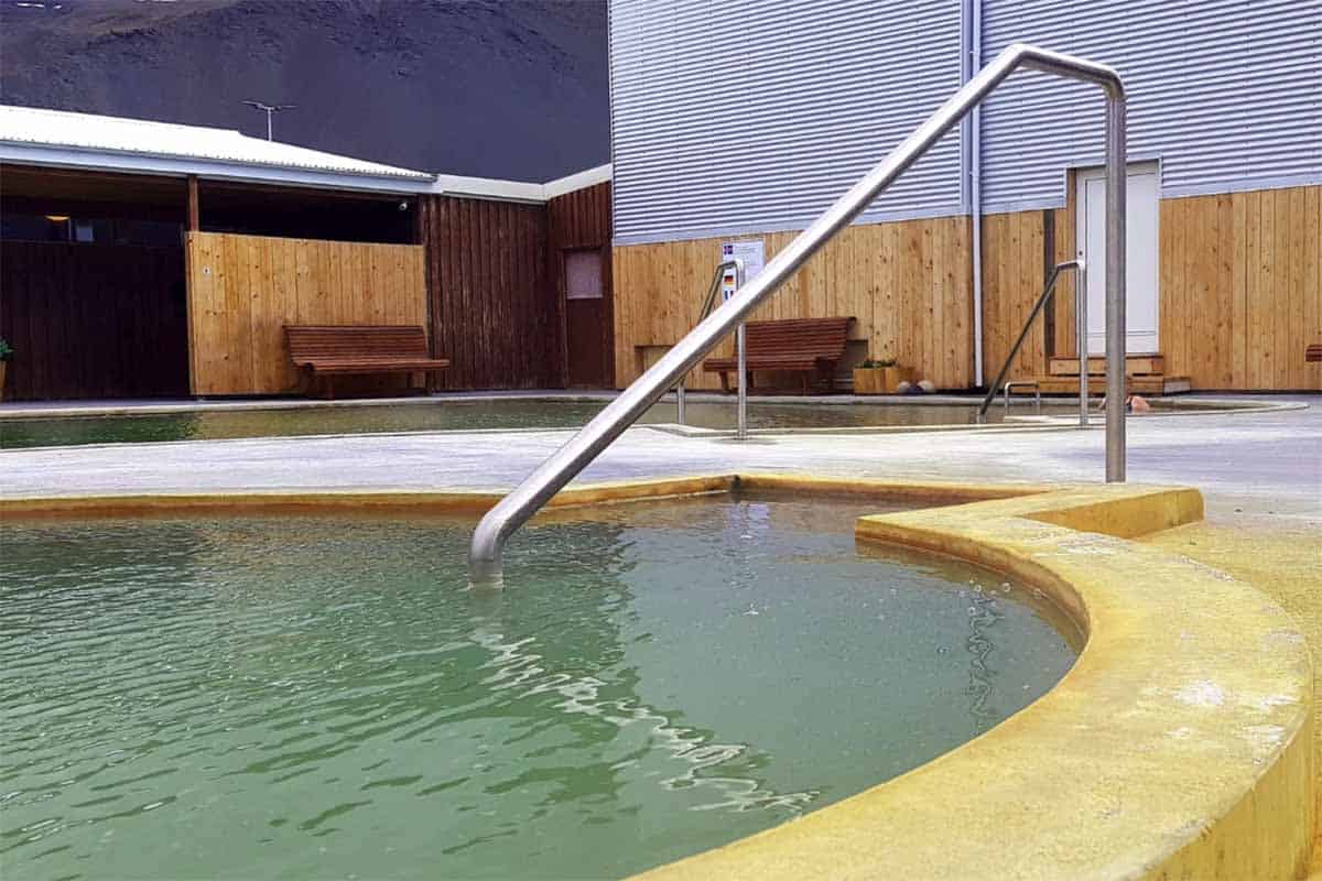 Lysuholslaug geothermal baths