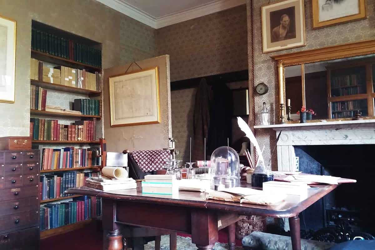 Charles Darwin working room in the history of science, Down House, the home of Charles Darwin where Darwin wrote 'On the Origin of Species', Kent, United Kingdom