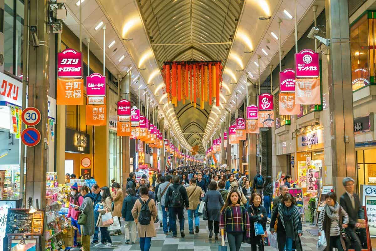 Tourists at the walkway of Nishiki market