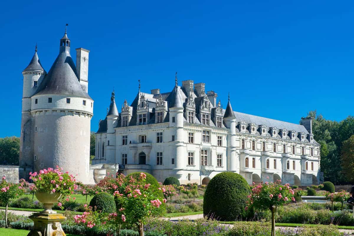 Exterior of the chateau with accompanying single tower
