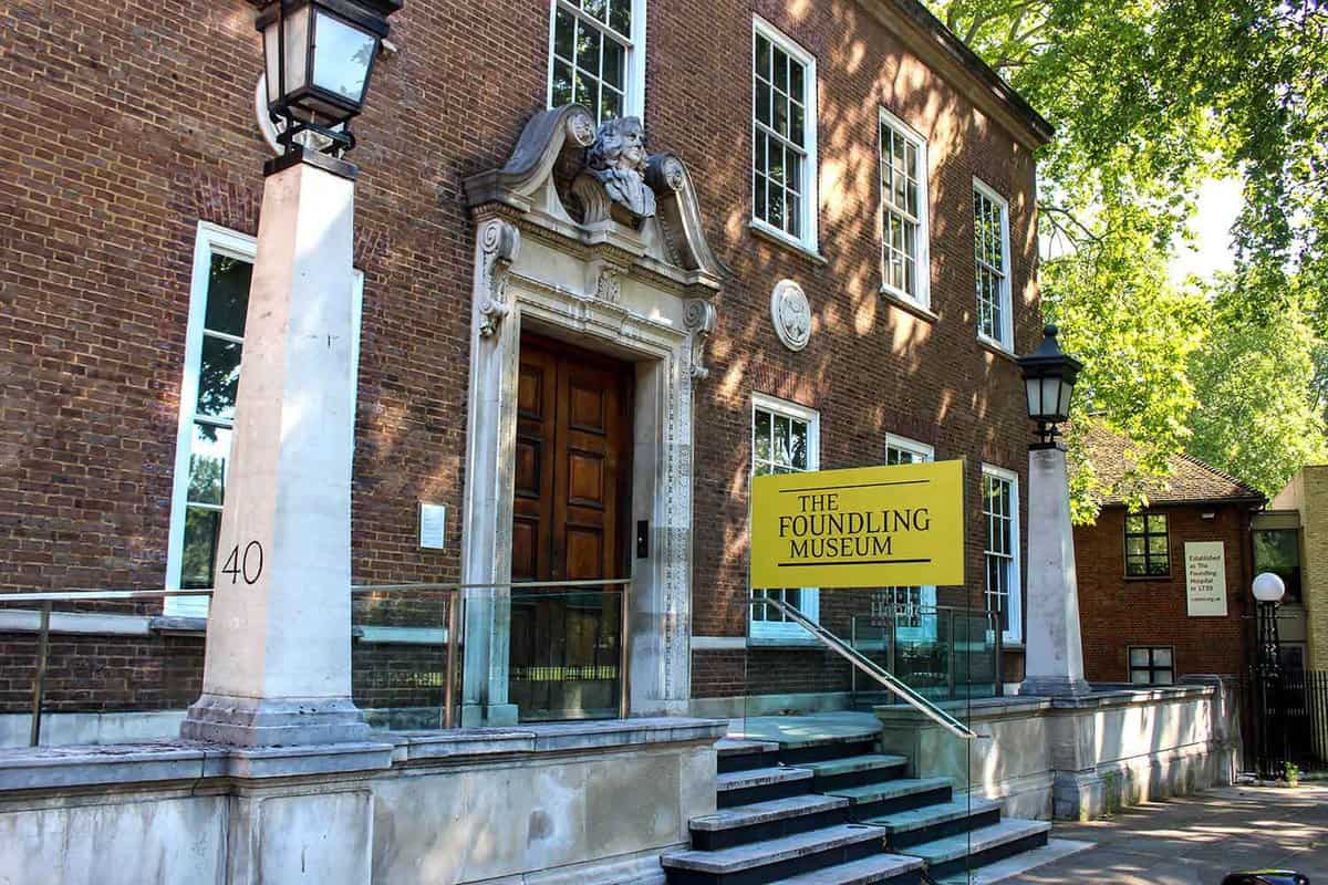 A side view of the entrance to the museum