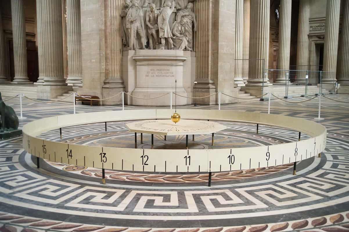 Foucault's Pendulum, a circular device, on display at The Panthéon