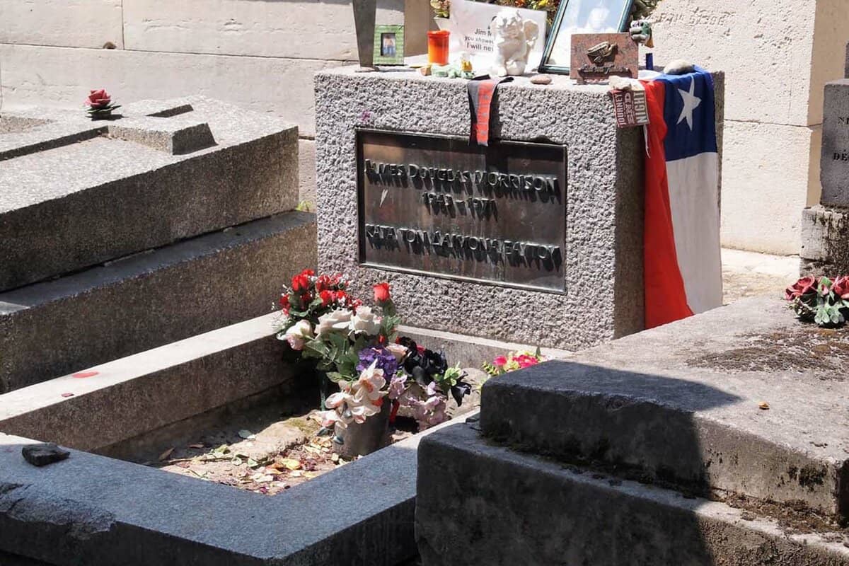The grave of the American singer-songwriter Jim Morrison in the Père Lachaise Cemetery
