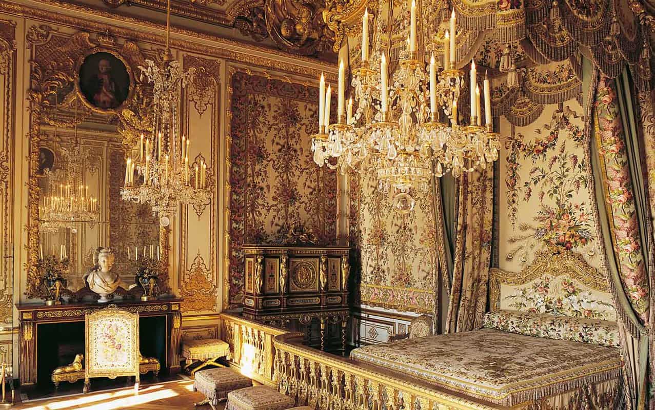oranate, grandiose bedroom all in gold