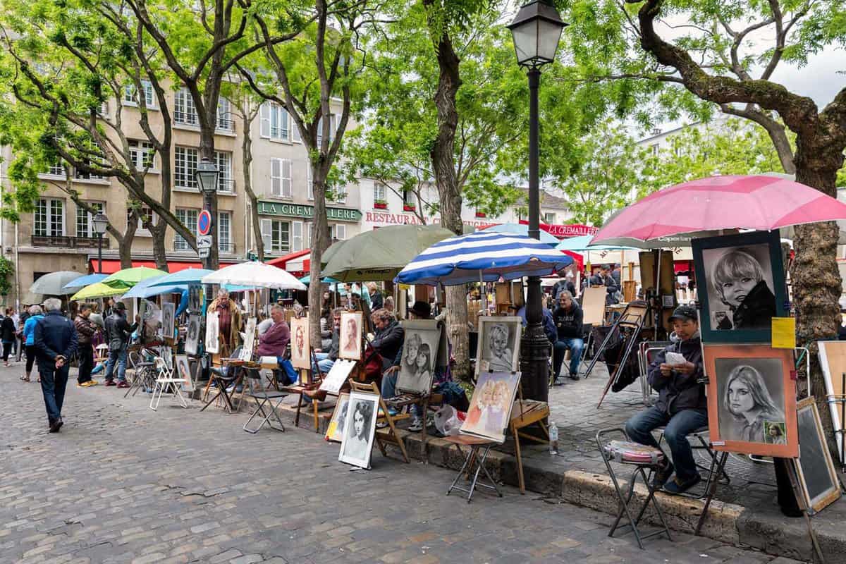 street view of some stalls in Montmartre square