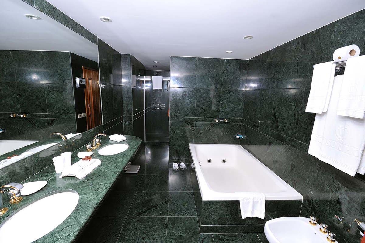 Large bathroom with two sinks and bath