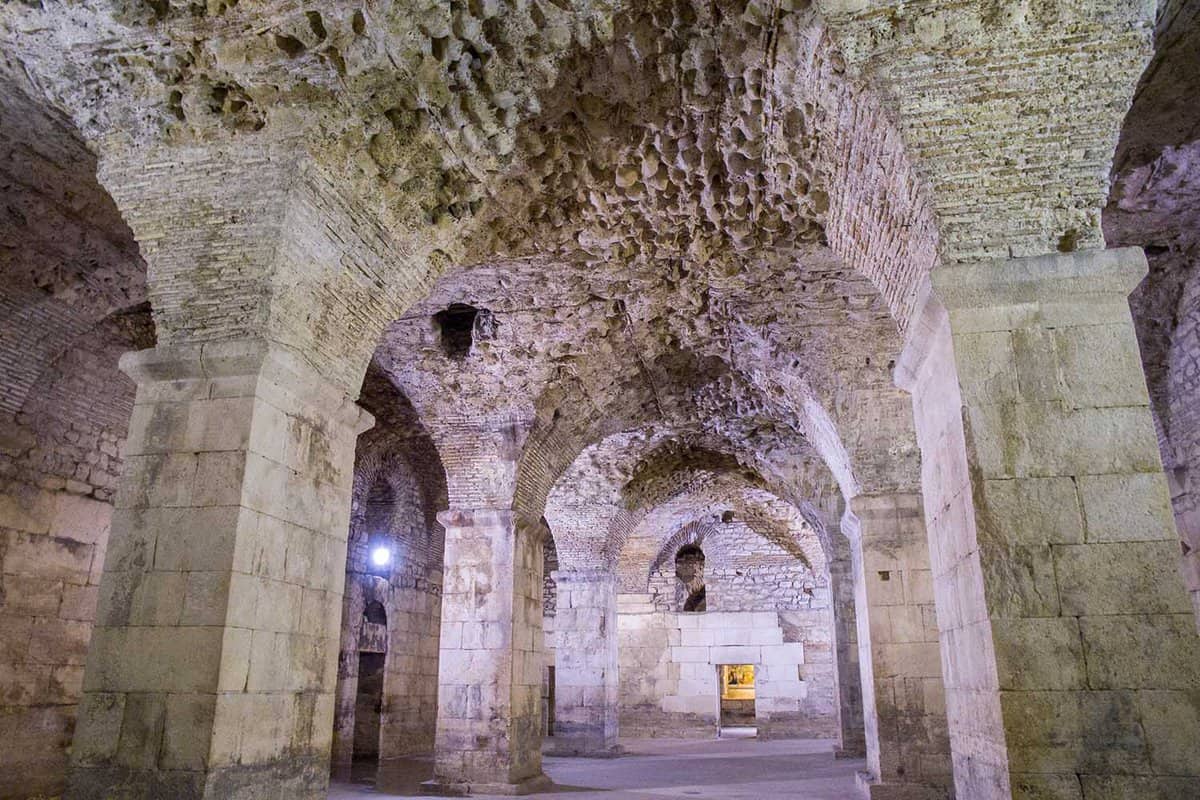 Undercroft of the palace with vaulted ceilings