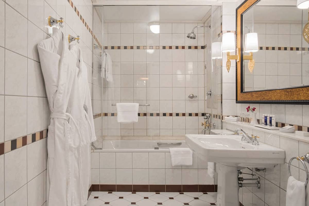 Hotel bathroom with bathtub and mirror