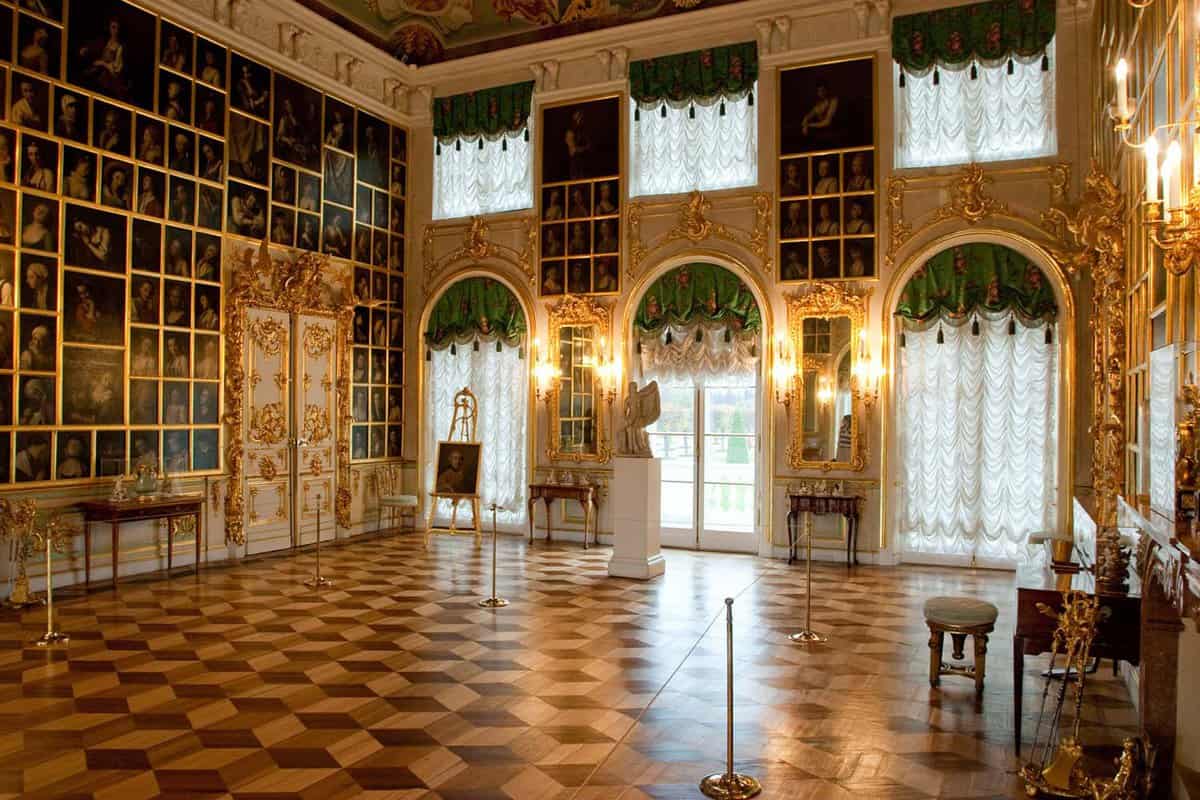 Gallery with several windows and portraits