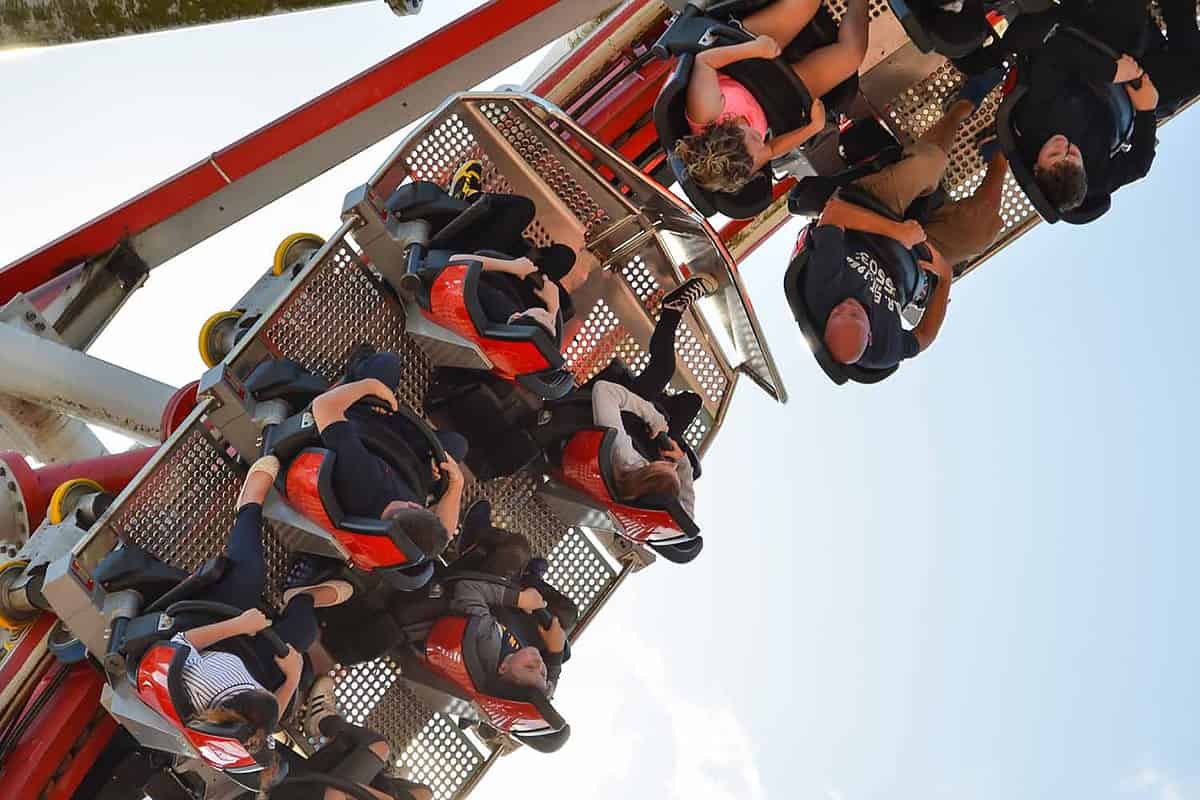 Rollercoaster breaks down at Drayton Manor, leaving people suspended upside down.