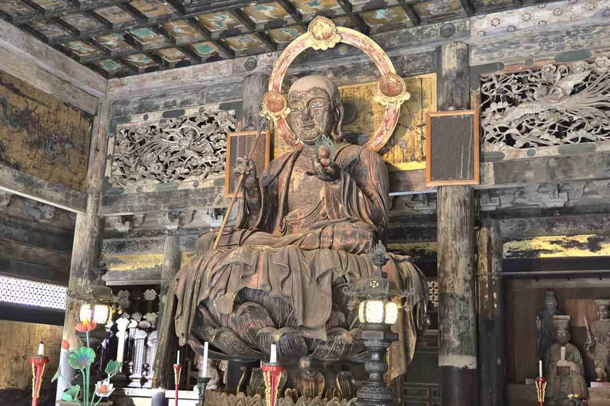 Buddha hall in the Kencho-ji Temple, known as Gate of Great Luck. The site is is one of the main temples of the Rinzai school of Zen Buddhism.