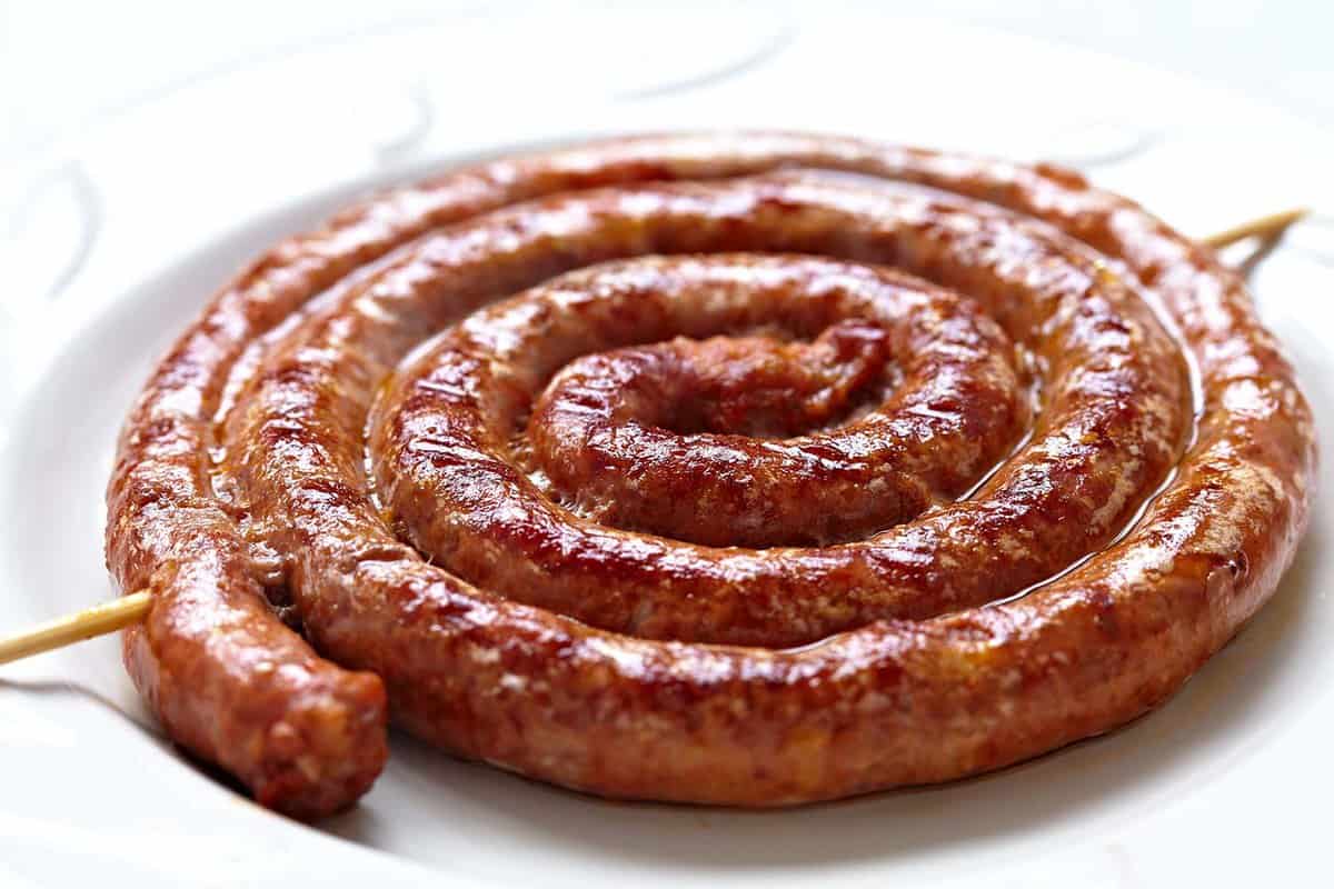 Grilled sausage in a circle