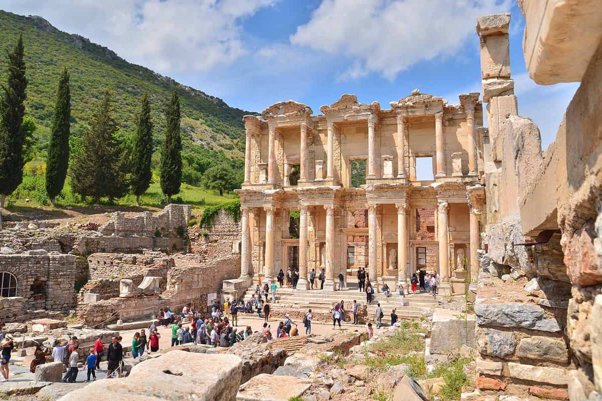 Many tourists at the ancient site of the Library of Celsus