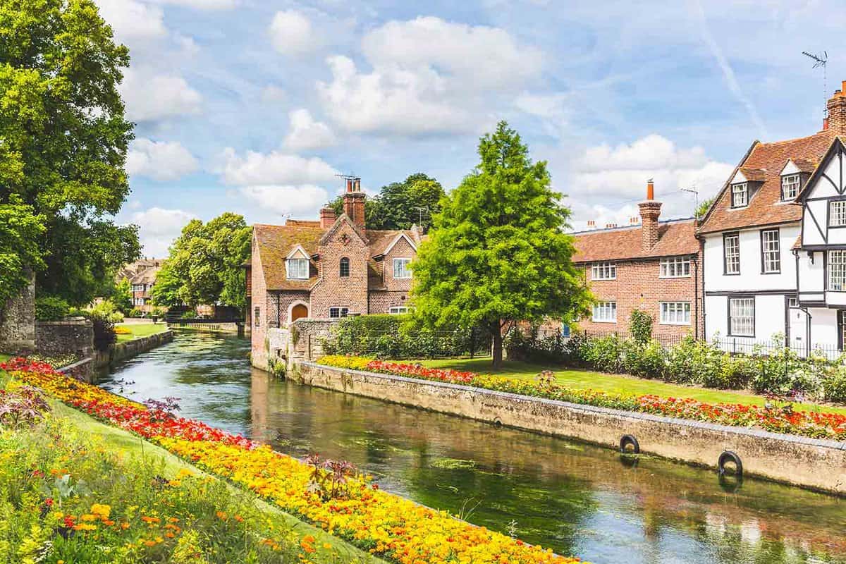 Typical English houses on riverbank adorned with flowers