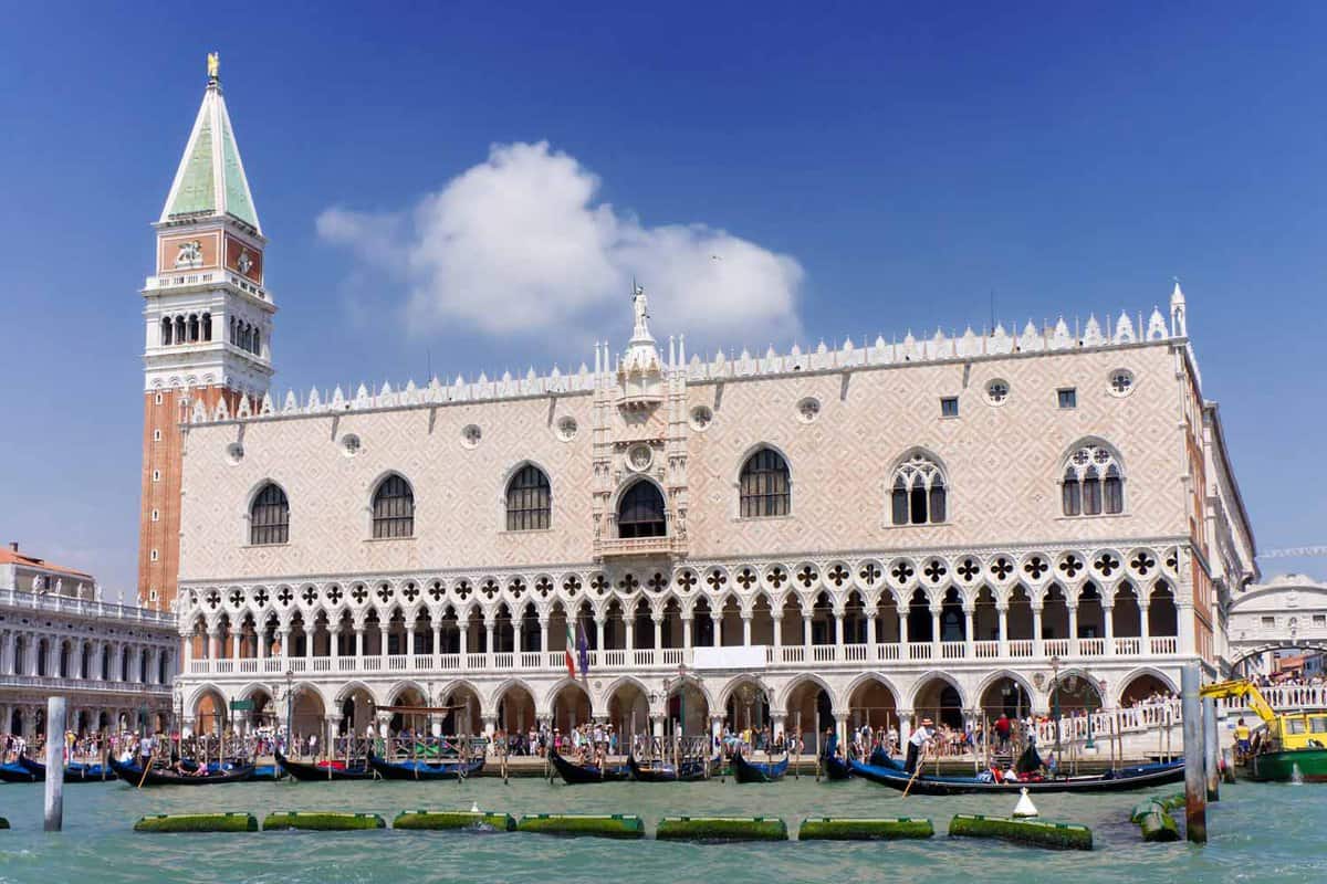 Doge's Palace, Venice, Italy (AD 1424)