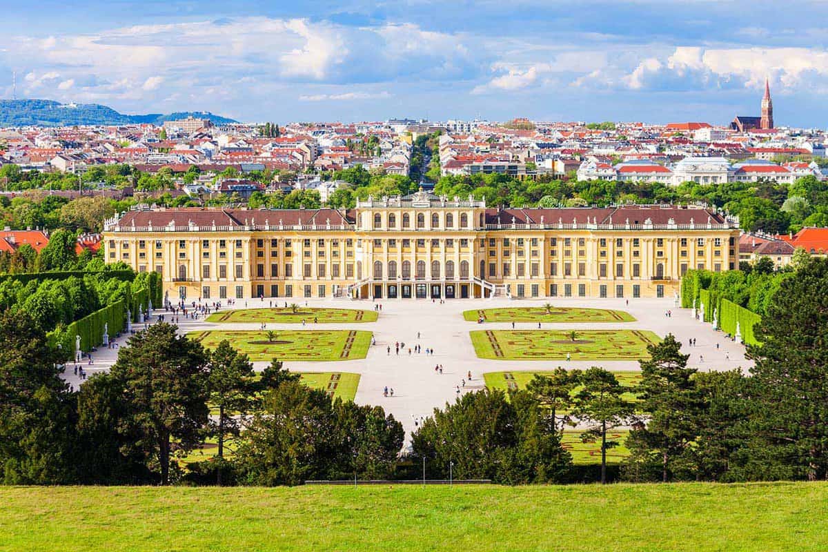 Exterior view of the whole palace from the front
