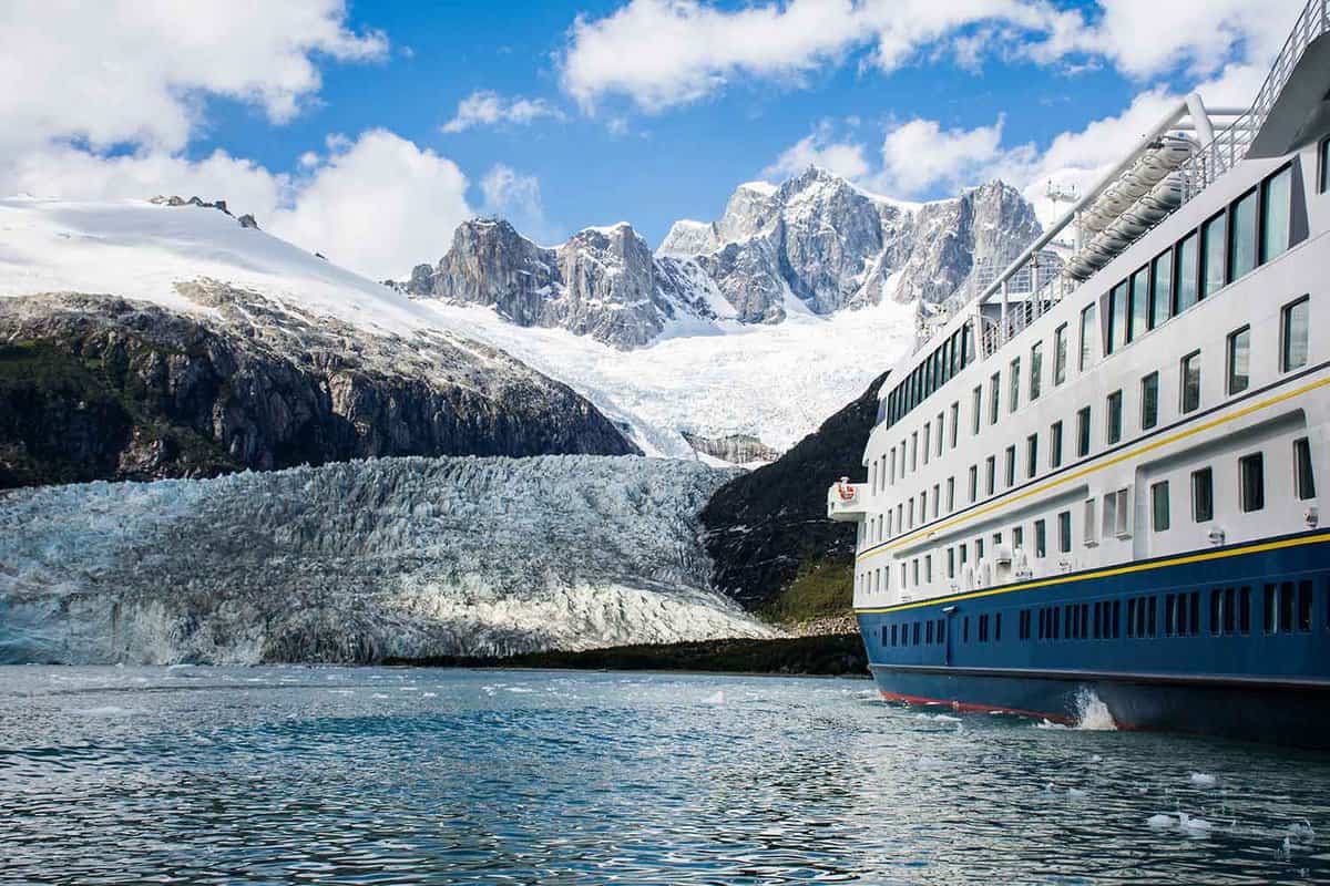Side view of the cruise ship with glacier behind