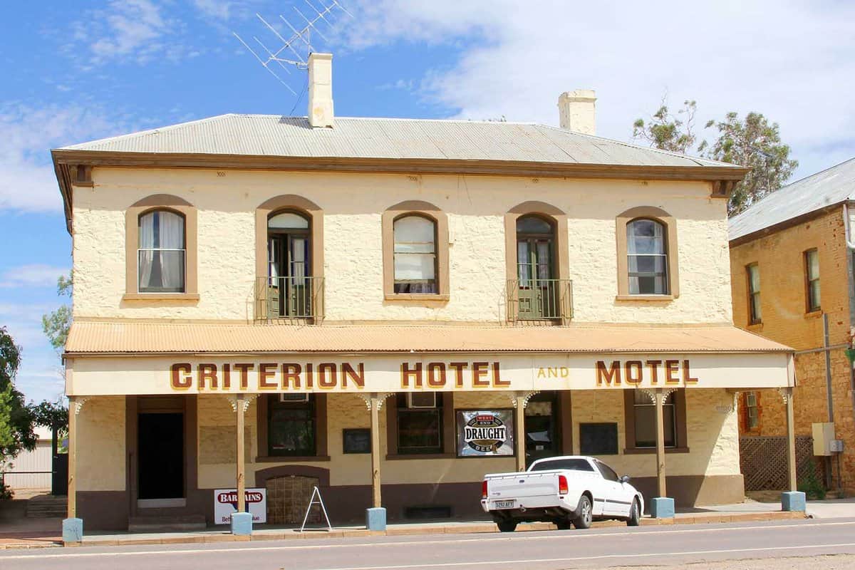 Old Criterion hotel and rustic motel, cafe pub and a sign of Draught Beer in Quorn.
